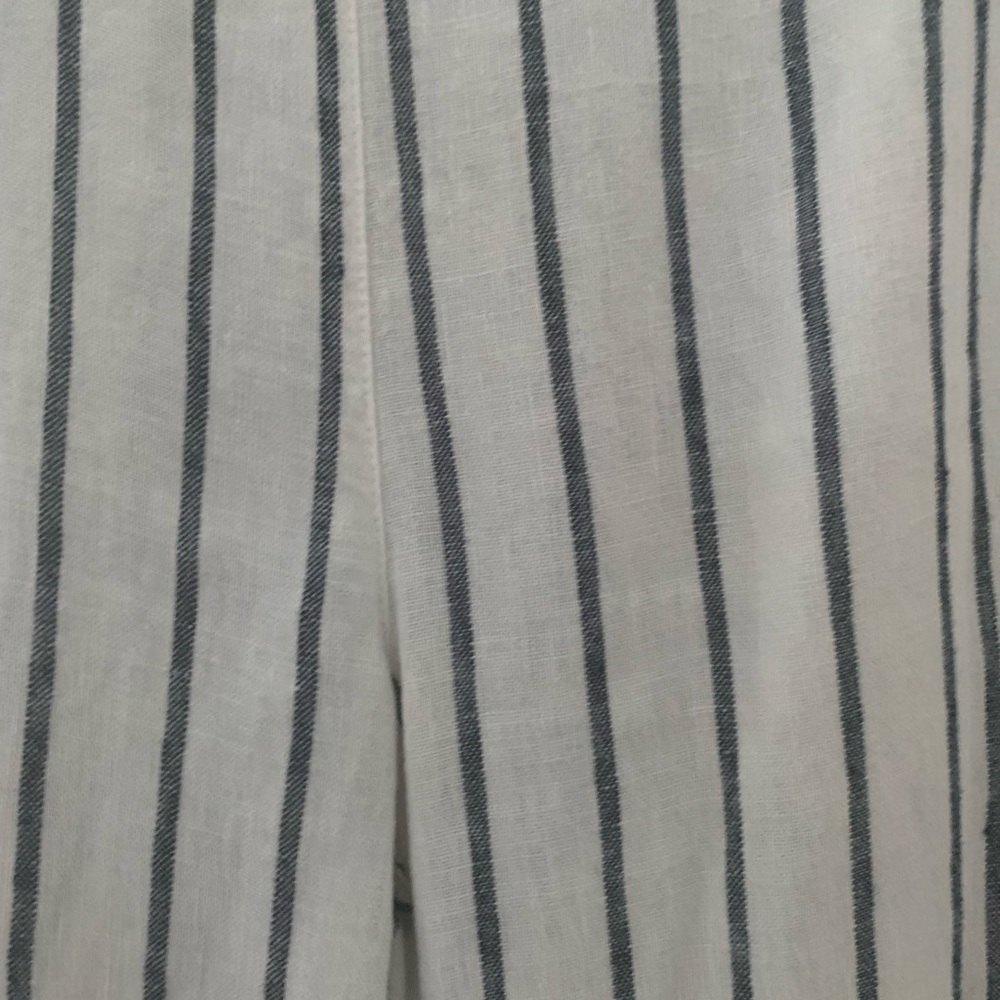 Chico’s!!! Great pants the side clasp is missing. - Picture 5 of 8
